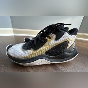 Under Armor Youth Basketball Shoes Size 5Y Black Gold White